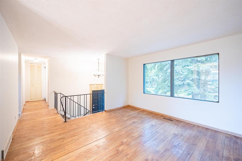 Photo 3 of 141 Kay Crescent, Winnipeg MB