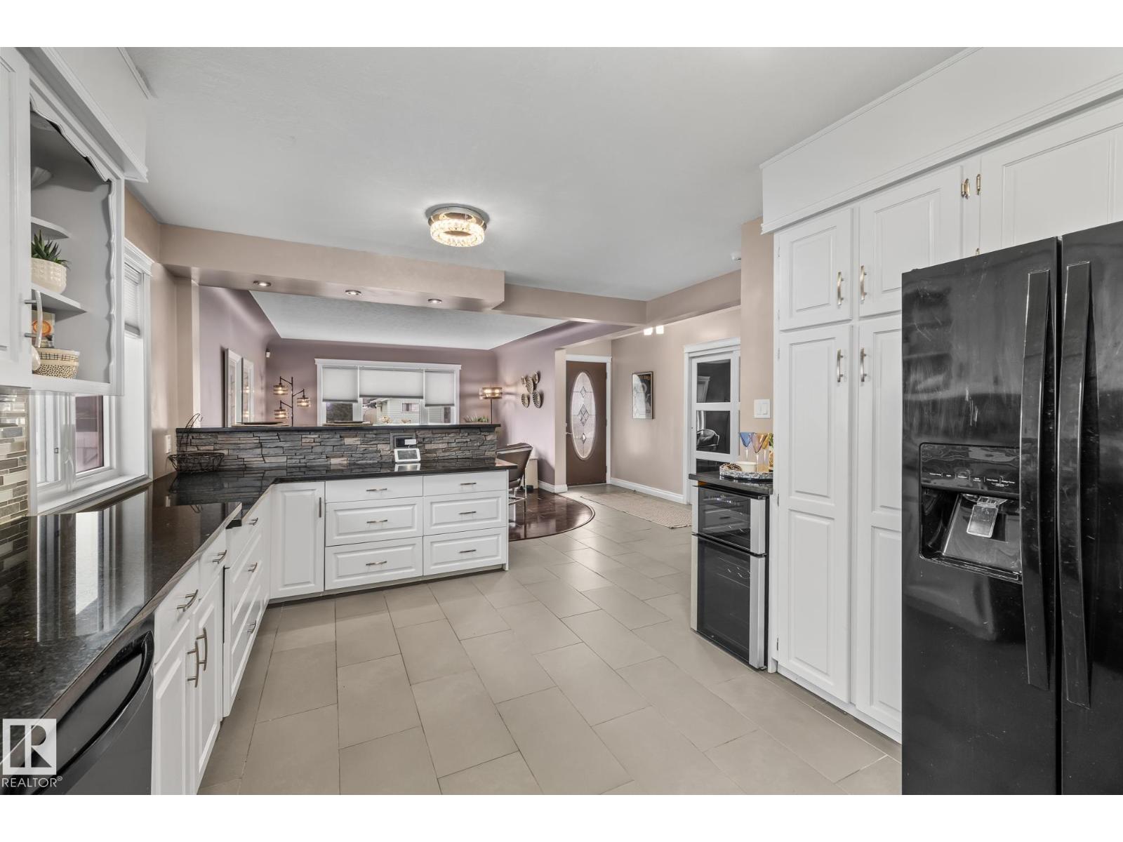 Photo 11 of 6308 94 B Av Nw, Edmonton AB