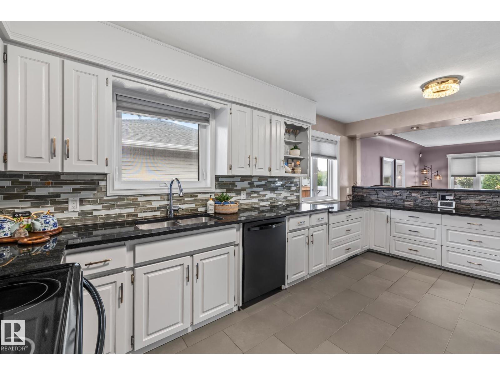 Photo 12 of 6308 94 B Av Nw, Edmonton AB