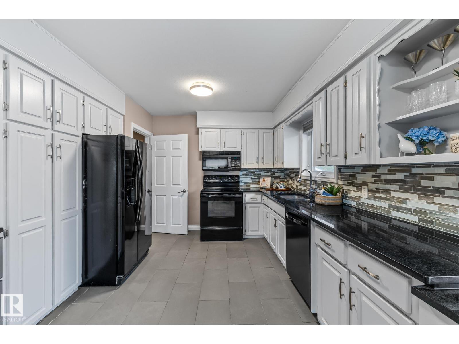 Photo 10 of 6308 94 B Av Nw, Edmonton AB