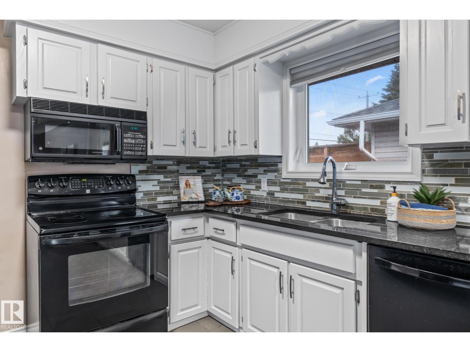 Photo 13 of 6308 94 B Av Nw, Edmonton AB