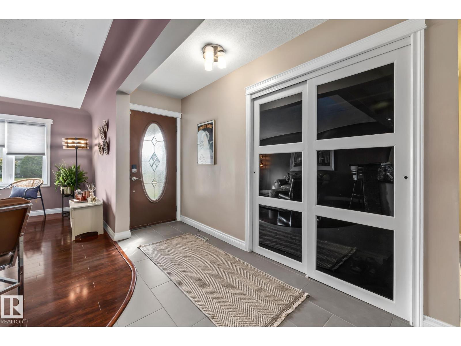 Photo 2 of 6308 94 B Av Nw, Edmonton AB