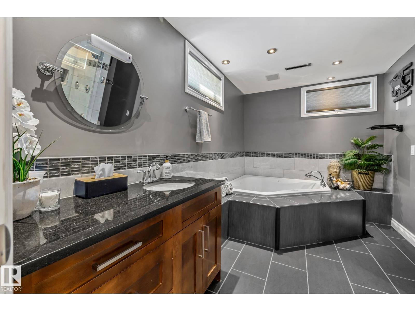 Photo 33 of 6308 94 B Av Nw, Edmonton AB