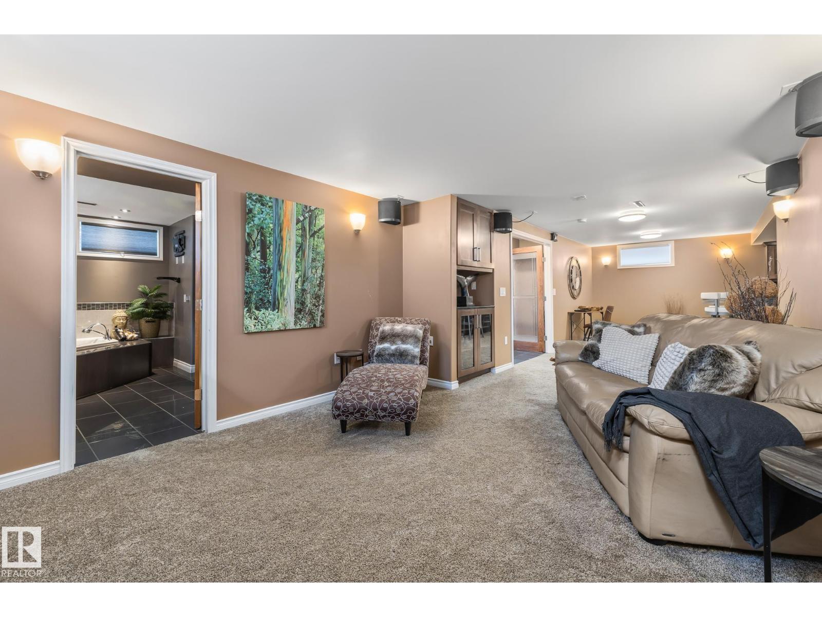 Photo 23 of 6308 94 B Av Nw, Edmonton AB