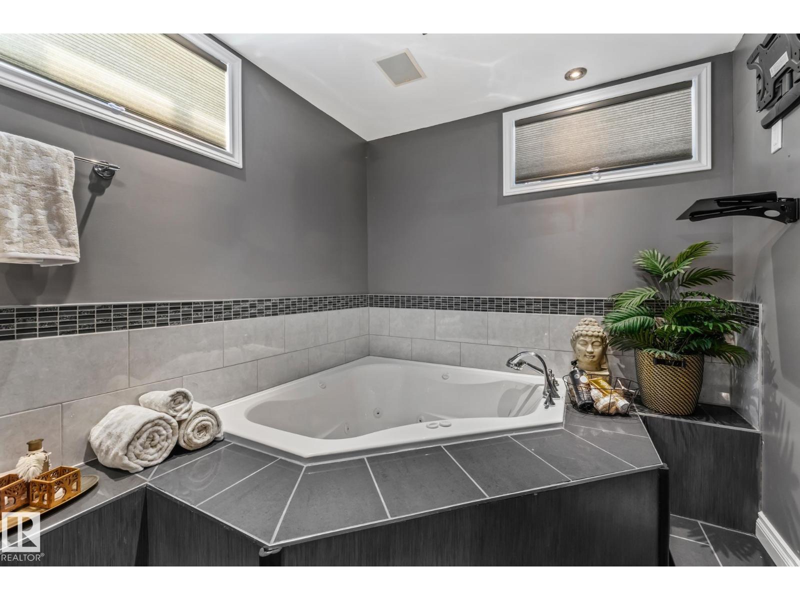 Photo 34 of 6308 94 B Av Nw, Edmonton AB