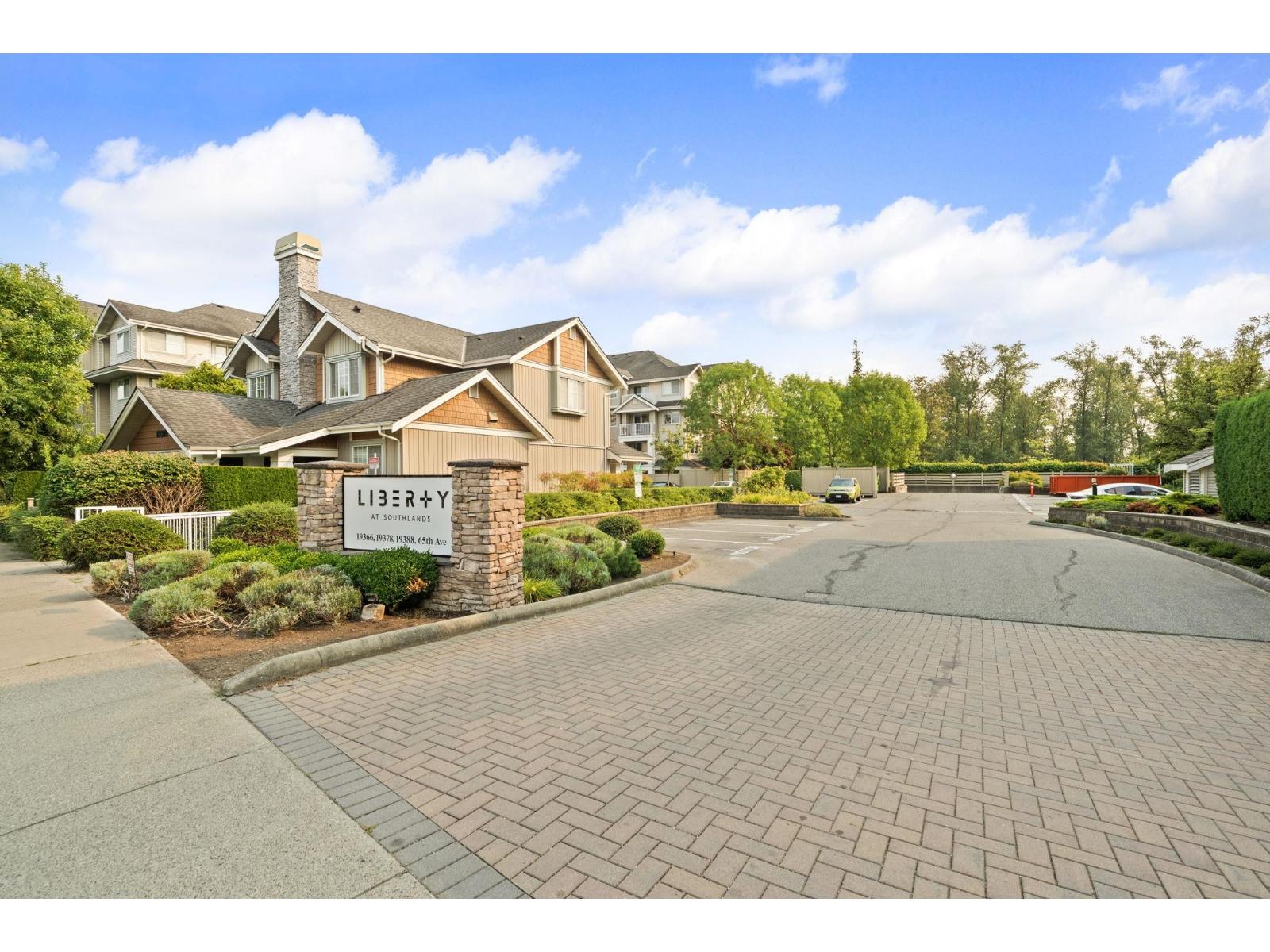 Photo 23 of 305 19388 65 Avenue, Surrey BC