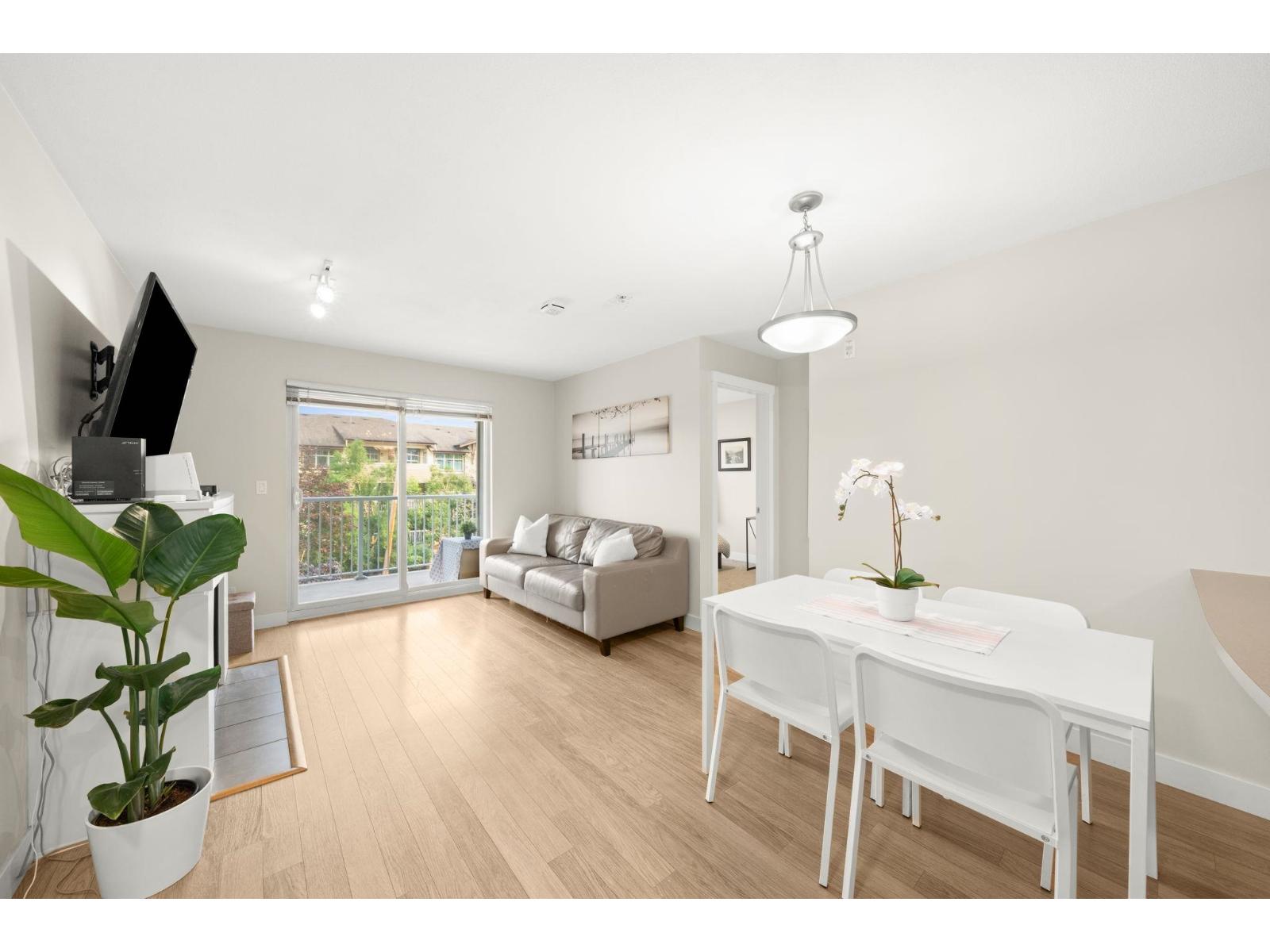 Photo 2 of 305 19388 65 Avenue, Surrey BC