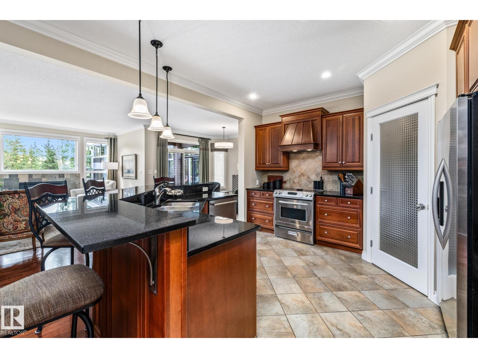 Photo 9 of 1830 Bowman Pt Sw, Edmonton AB