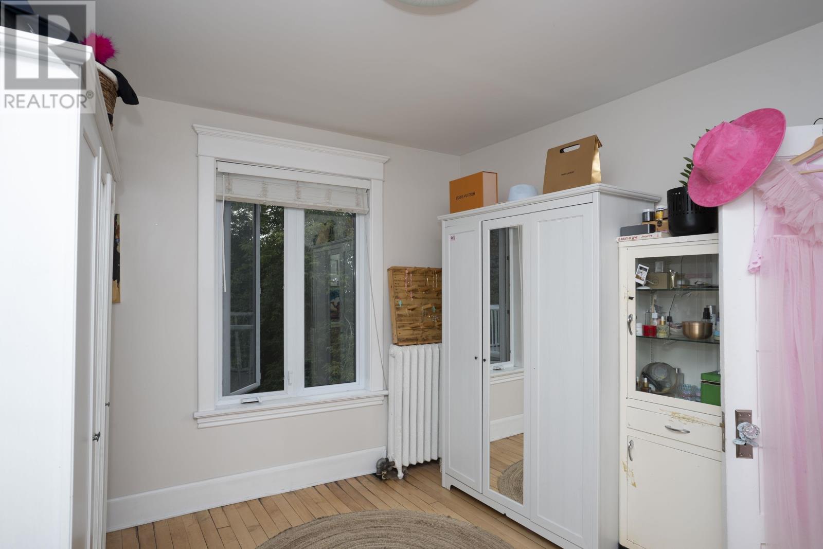 Photo 21 of 33 Prospect Ave, Thunder Bay ON
