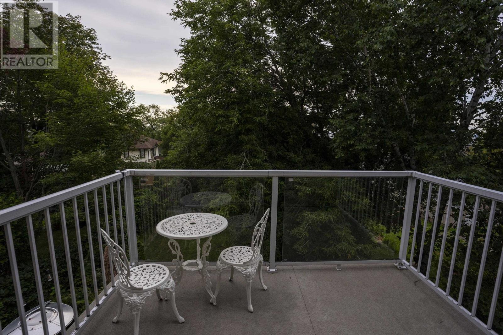 Photo 26 of 33 Prospect Ave, Thunder Bay ON