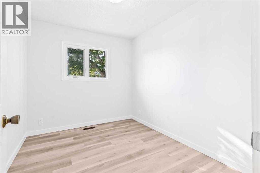 Photo 17 of 16 Marwood Circle Ne, Calgary AB