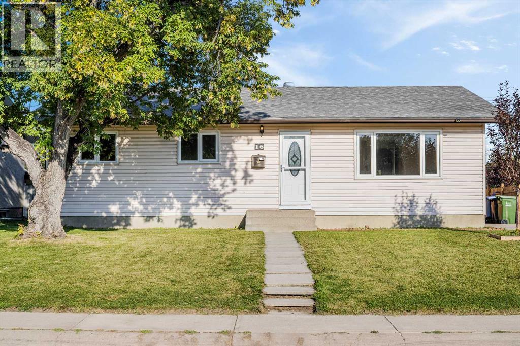 Photo 1 of 16 Marwood Circle Ne, Calgary AB