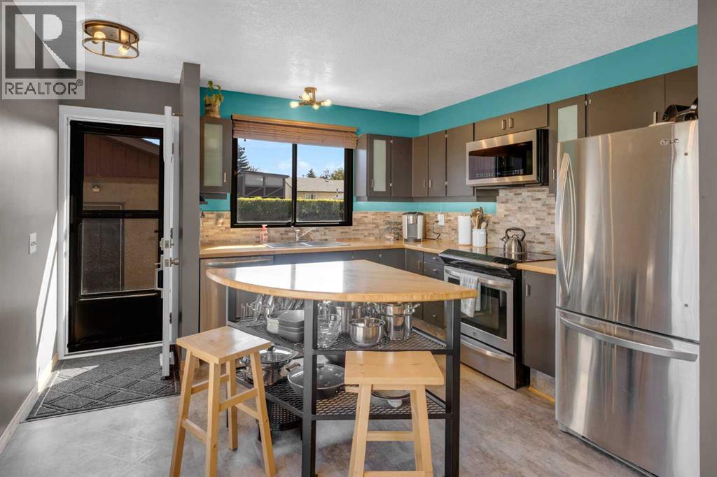 Photo 9 of 968 Abbotsford Drive Ne, Calgary AB