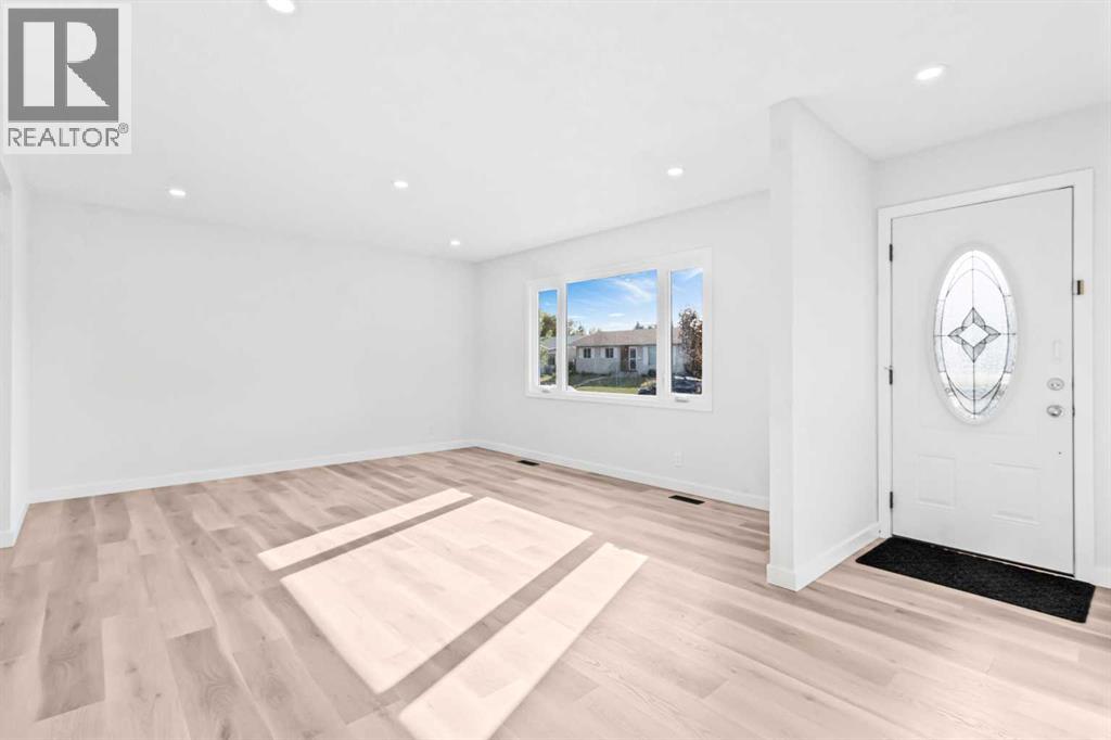 Photo 4 of 16 Marwood Circle Ne, Calgary AB