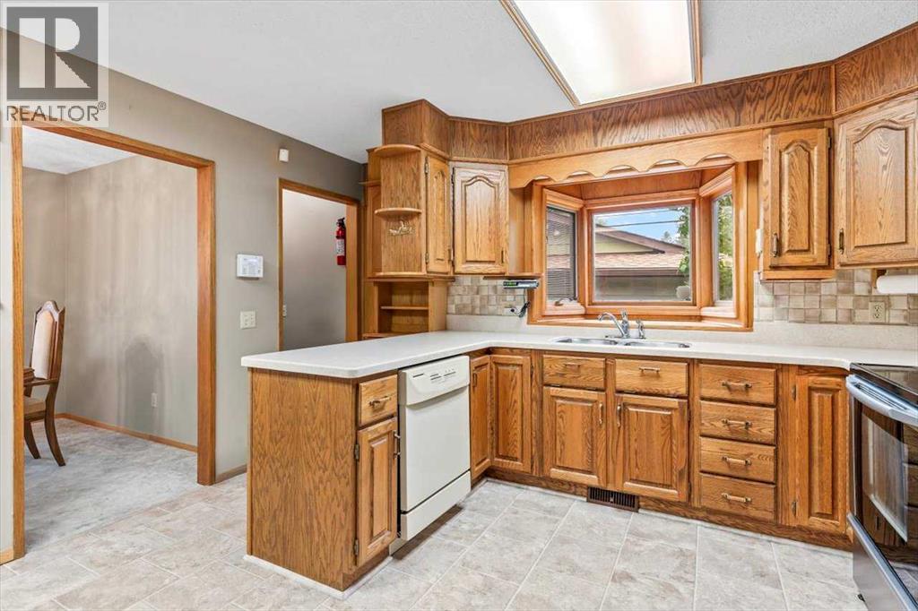 Photo 11 of 13111 Lake Arrow Road Se, Calgary AB