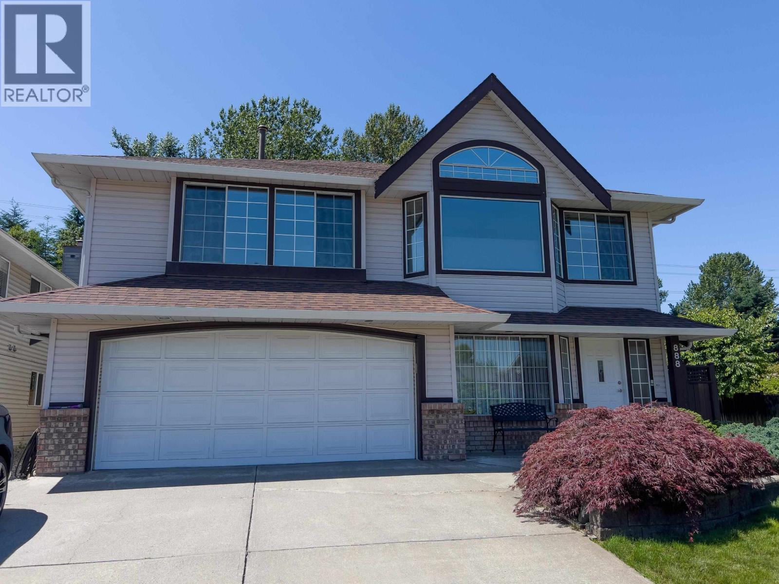 Photo 2 of 888 Herrmann Street, Coquitlam BC