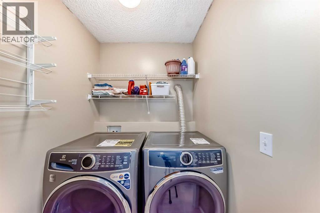 Photo 37 of 26 Royal Elm Drive Nw, Calgary AB