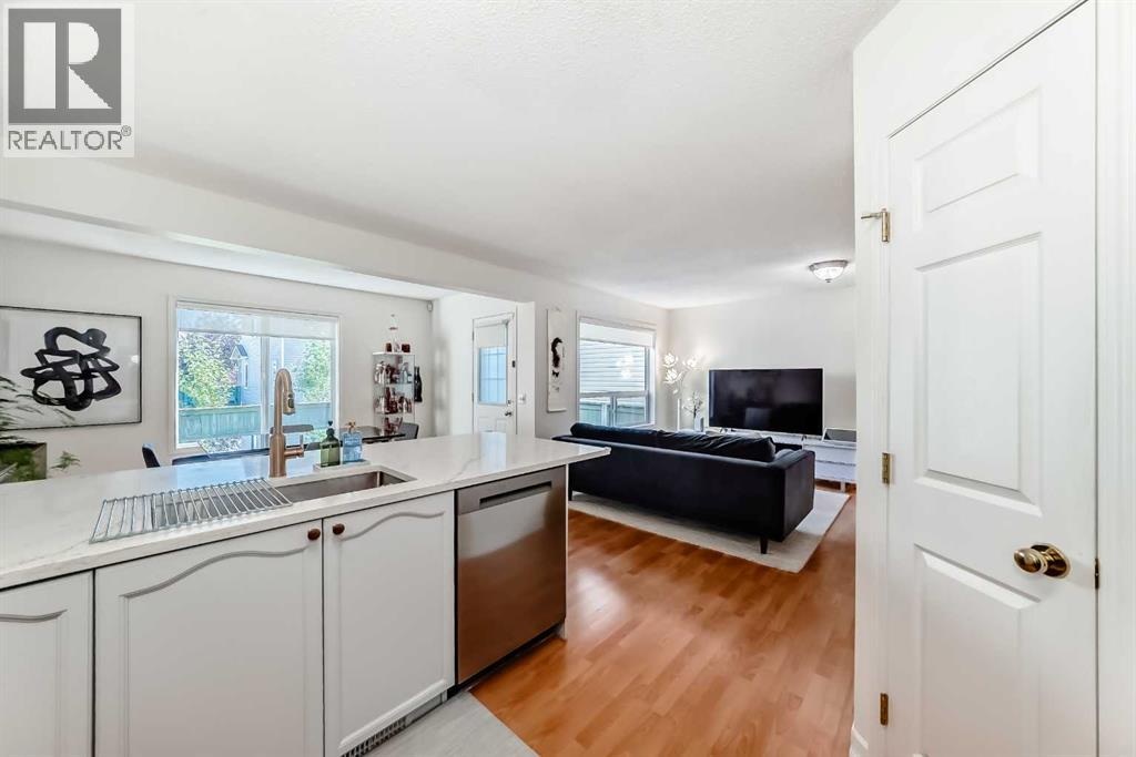 Photo 11 of 26 Royal Elm Drive Nw, Calgary AB