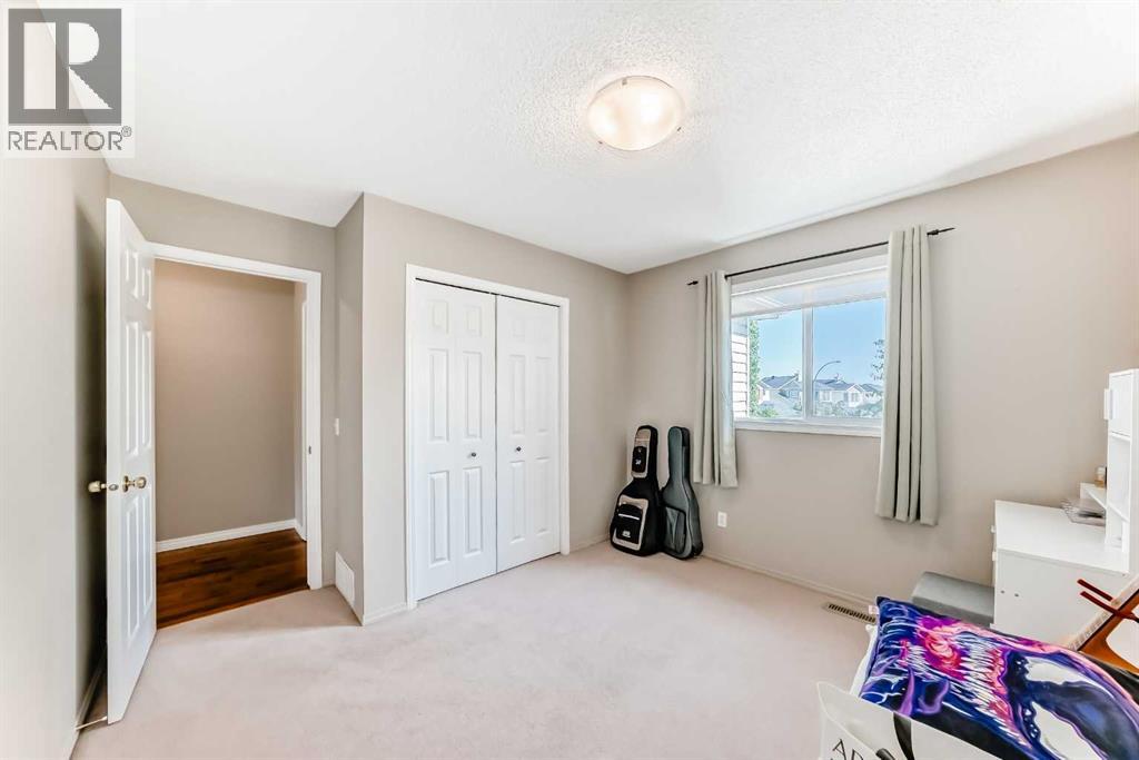 Photo 33 of 26 Royal Elm Drive Nw, Calgary AB
