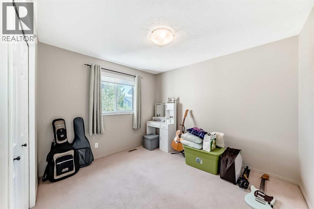 Photo 31 of 26 Royal Elm Drive Nw, Calgary AB