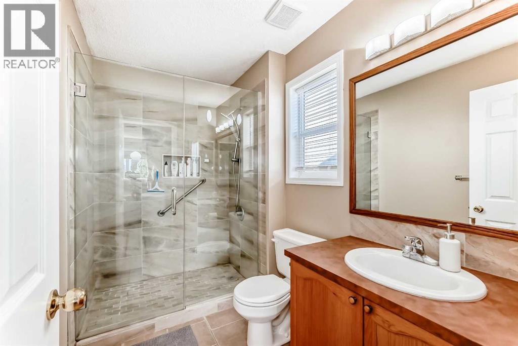 Photo 28 of 26 Royal Elm Drive Nw, Calgary AB