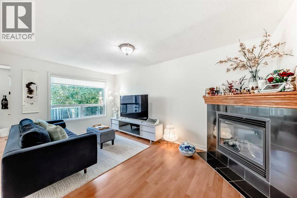 Photo 18 of 26 Royal Elm Drive Nw, Calgary AB
