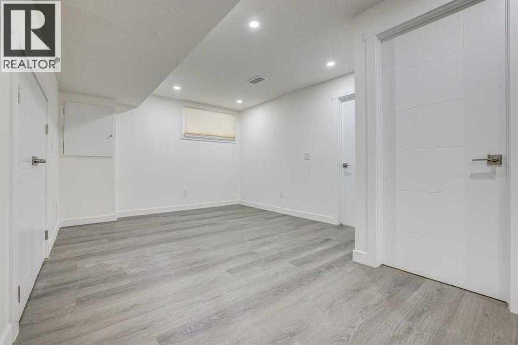 Photo 41 of 26 Royal Elm Drive Nw, Calgary AB