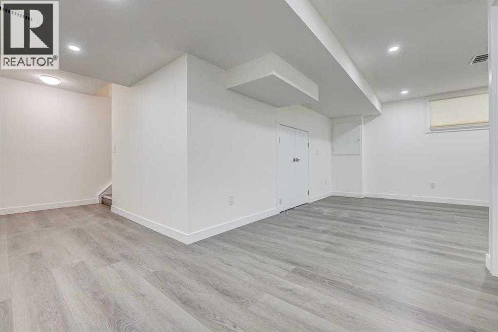 Photo 39 of 26 Royal Elm Drive Nw, Calgary AB