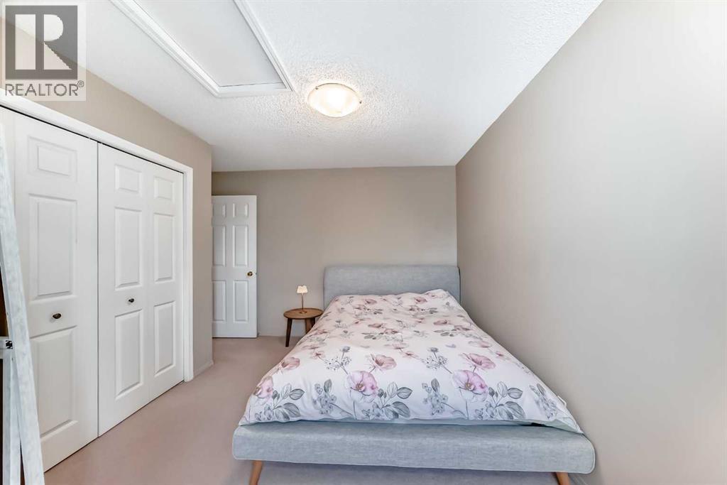 Photo 30 of 26 Royal Elm Drive Nw, Calgary AB