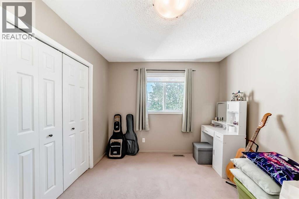 Photo 32 of 26 Royal Elm Drive Nw, Calgary AB