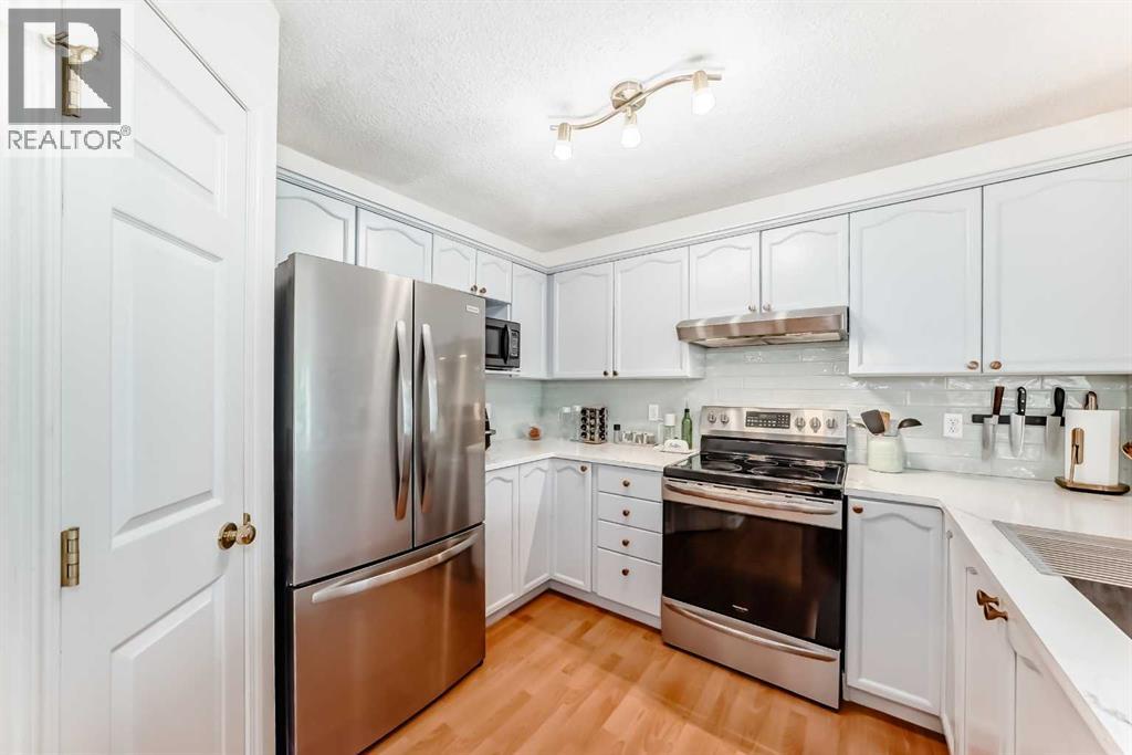 Photo 10 of 26 Royal Elm Drive Nw, Calgary AB