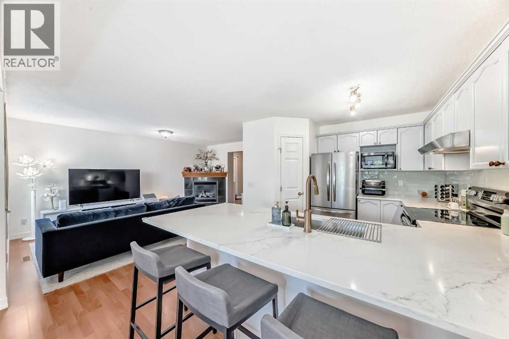 Photo 12 of 26 Royal Elm Drive Nw, Calgary AB