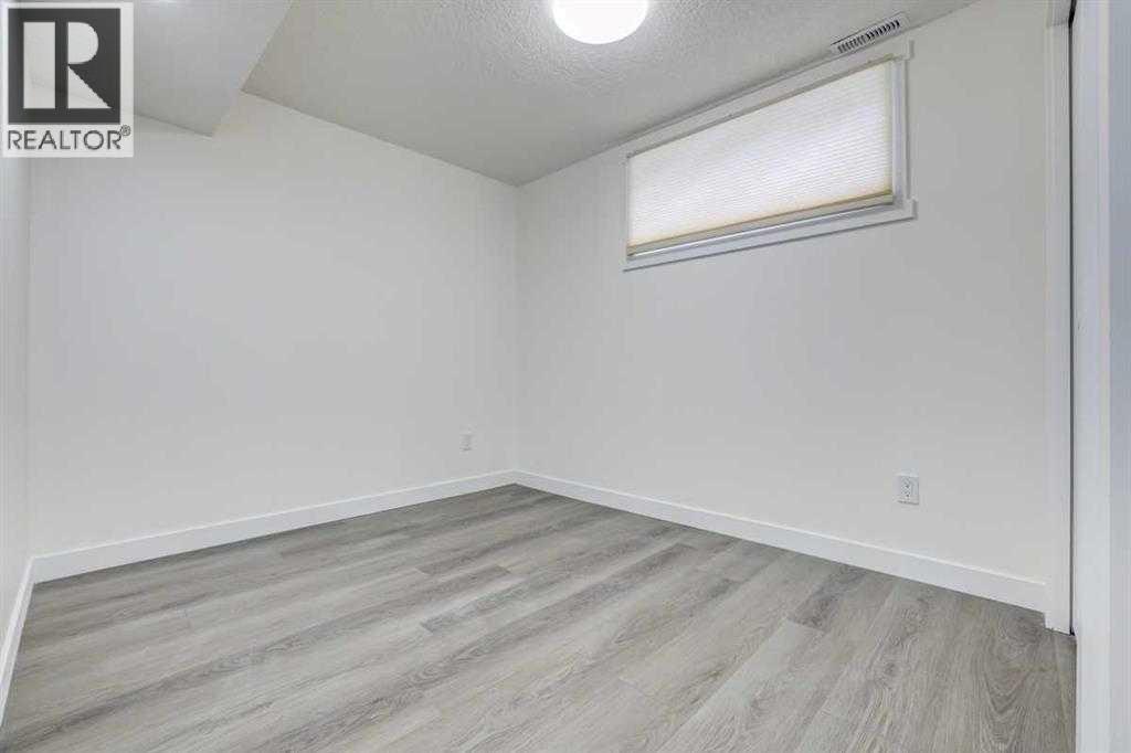 Photo 42 of 26 Royal Elm Drive Nw, Calgary AB
