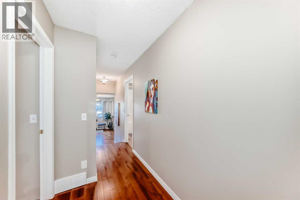 Photo 23 of 26 Royal Elm Drive Nw, Calgary AB