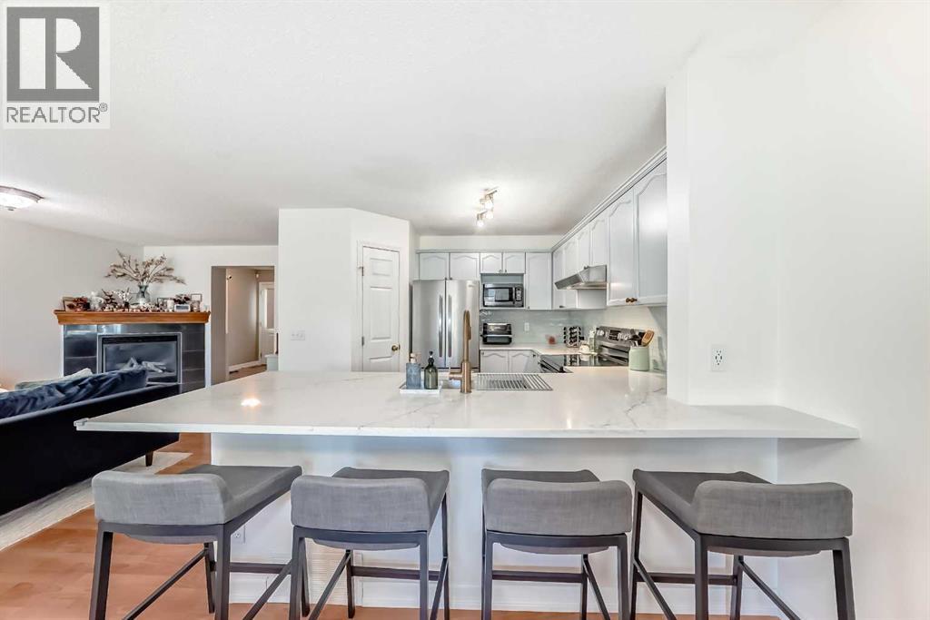 Photo 9 of 26 Royal Elm Drive Nw, Calgary AB