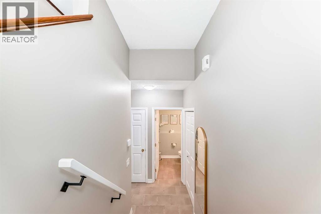 Photo 34 of 26 Royal Elm Drive Nw, Calgary AB