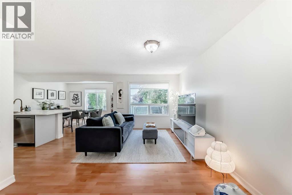 Photo 6 of 26 Royal Elm Drive Nw, Calgary AB