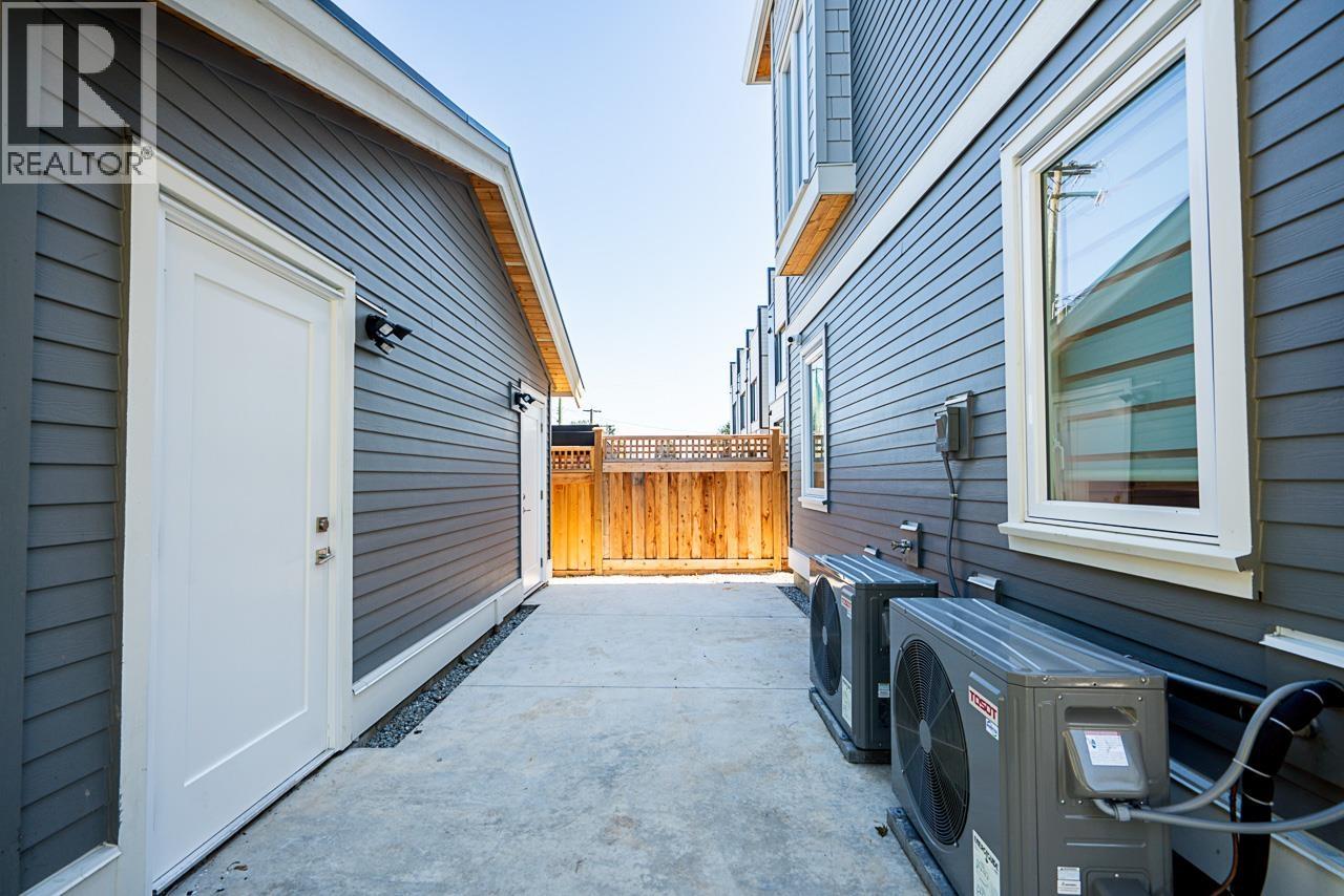 Photo 25 of 2107 E 33rd Avenue, Vancouver BC