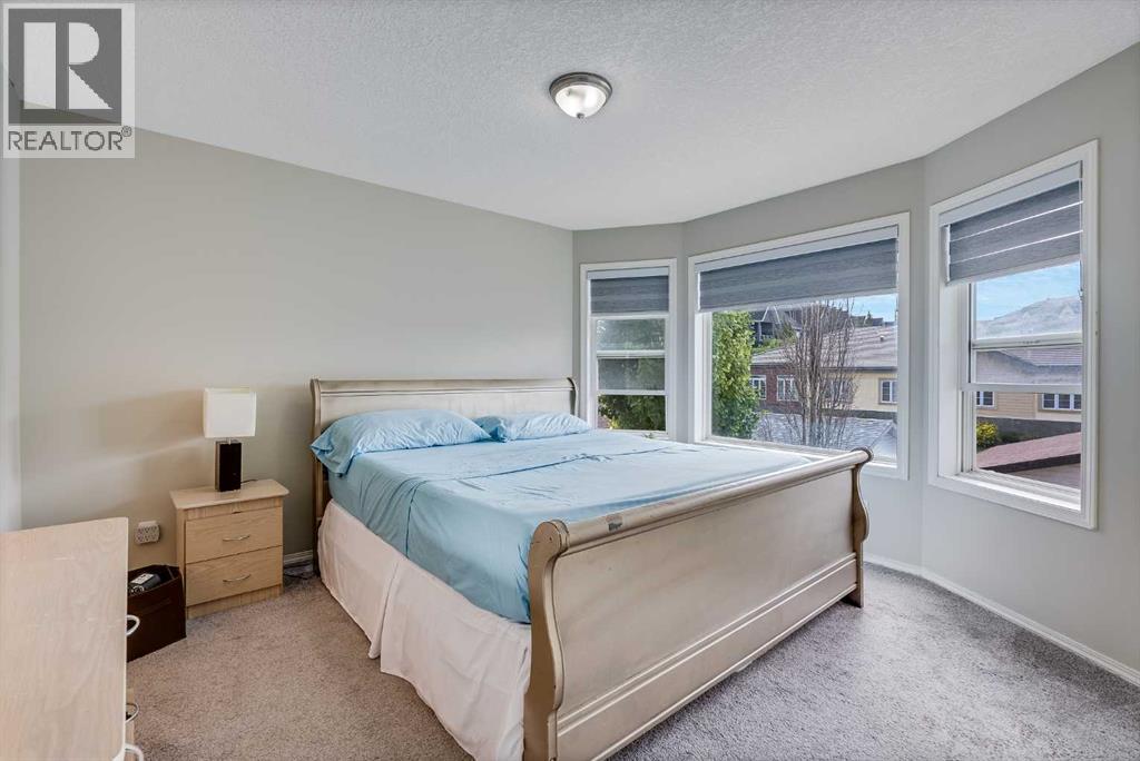 Photo 22 of 176 Eversyde Circle Sw, Calgary AB