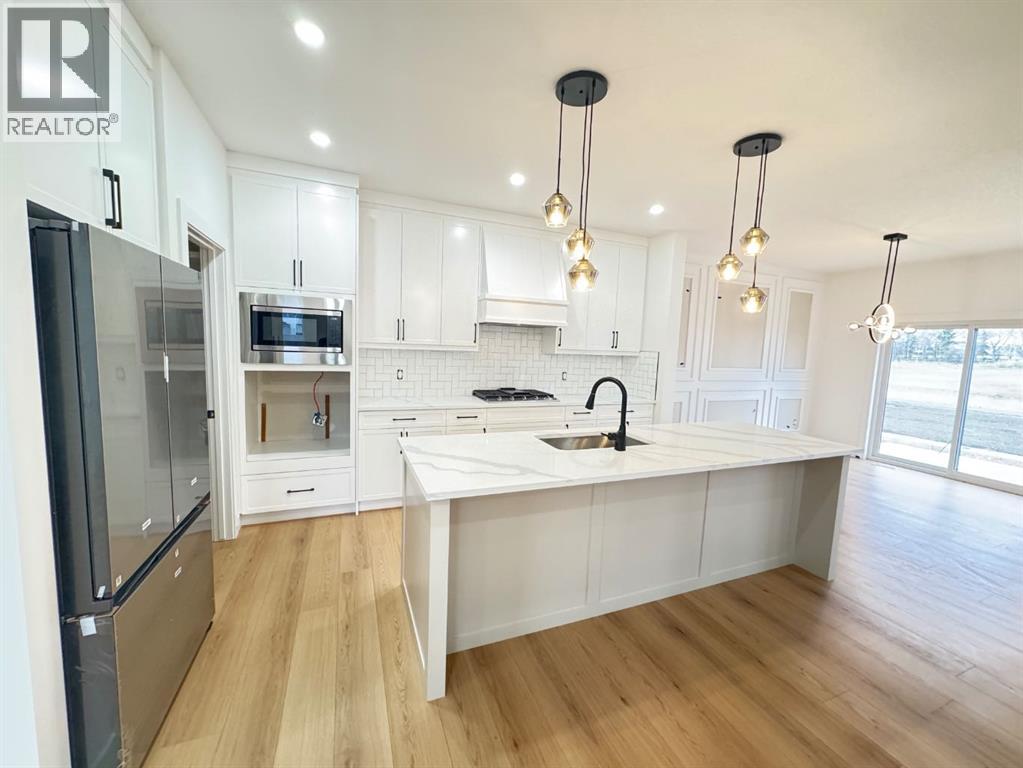 Photo 6 of 709 Mandalay Avenue, Carstairs AB