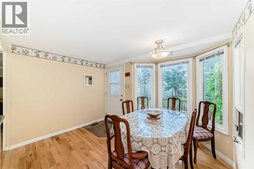 Photo 9 of 416 7 Avenue Se, High River AB