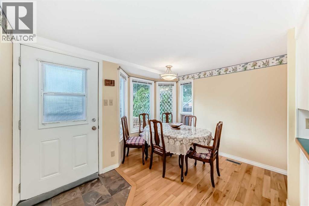 Photo 10 of 416 7 Avenue Se, High River AB