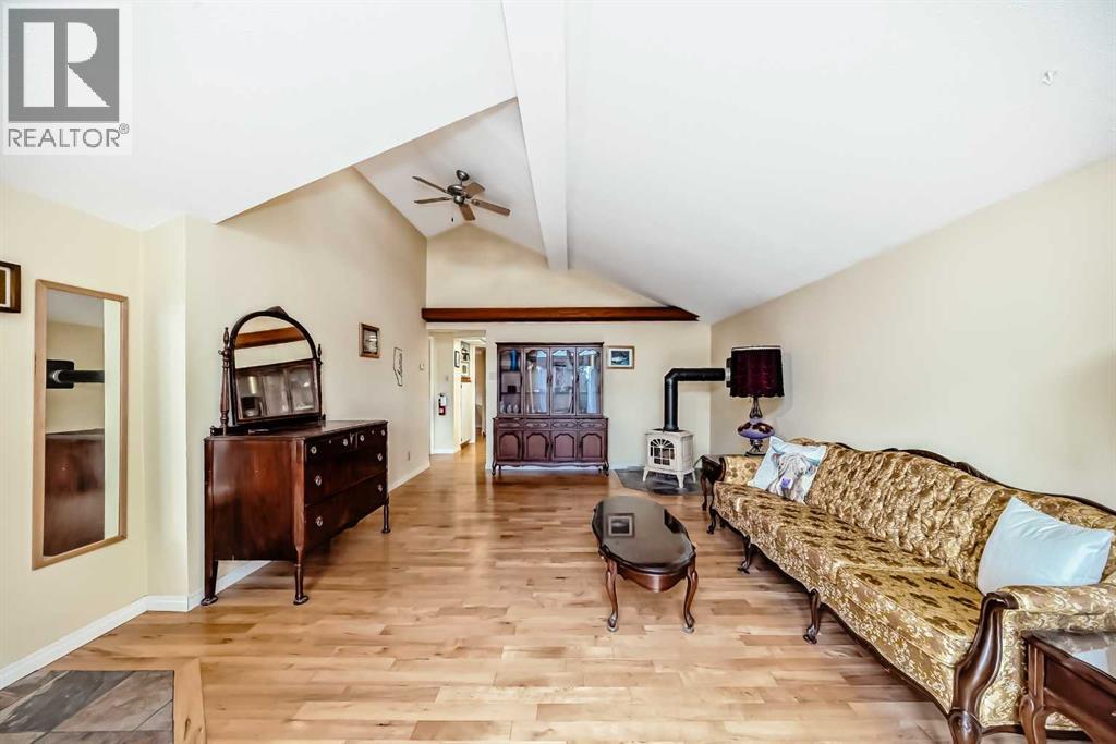 Photo 5 of 416 7 Avenue Se, High River AB
