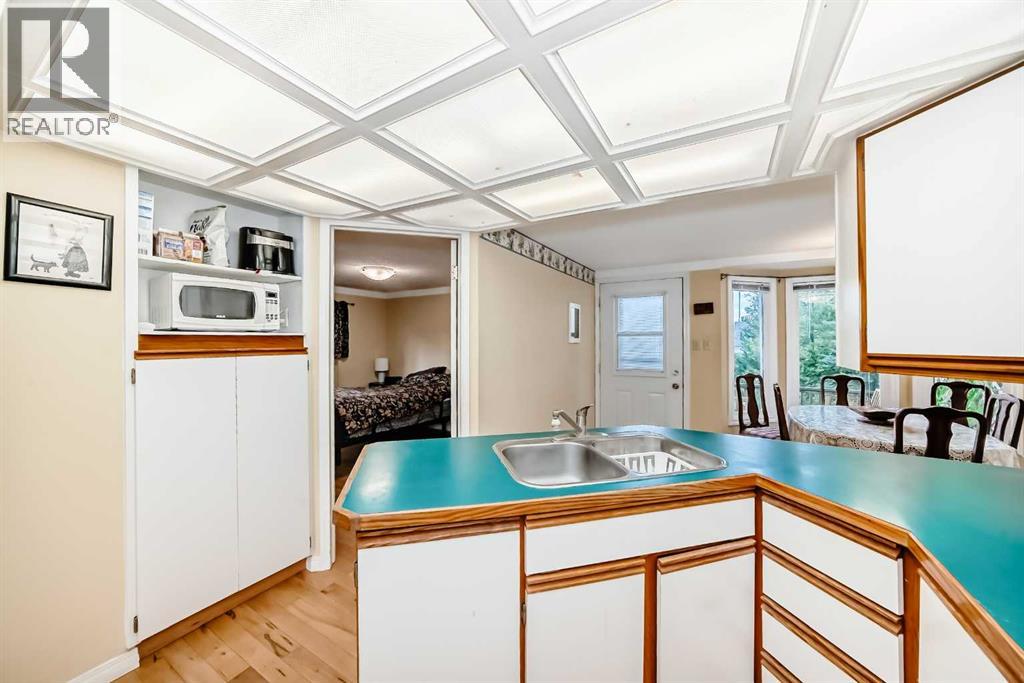 Photo 15 of 416 7 Avenue Se, High River AB