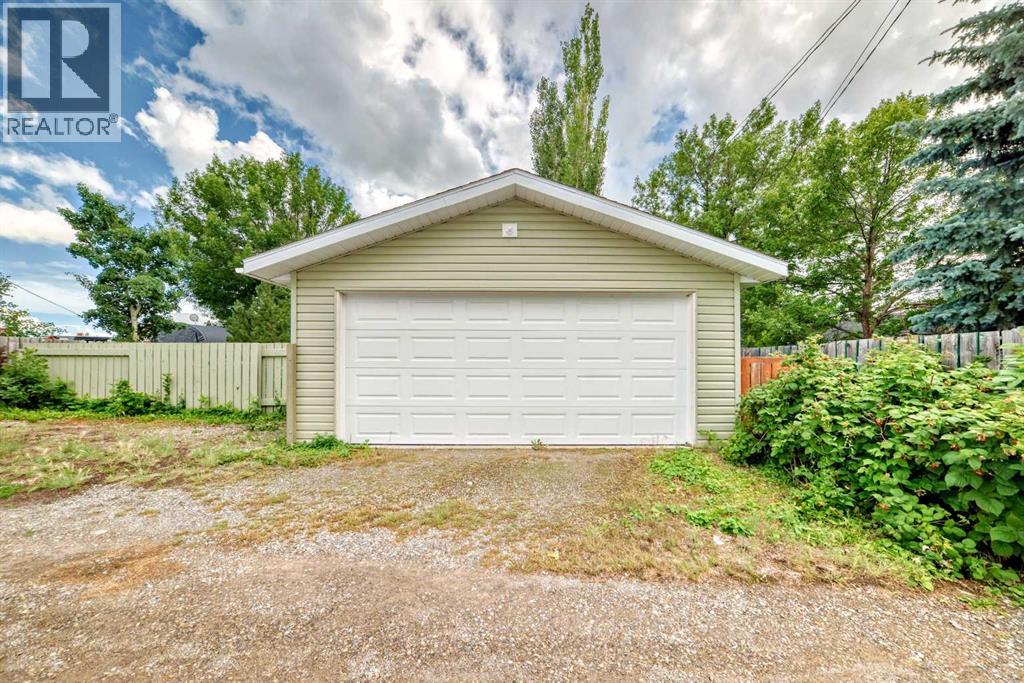Photo 49 of 416 7 Avenue Se, High River AB