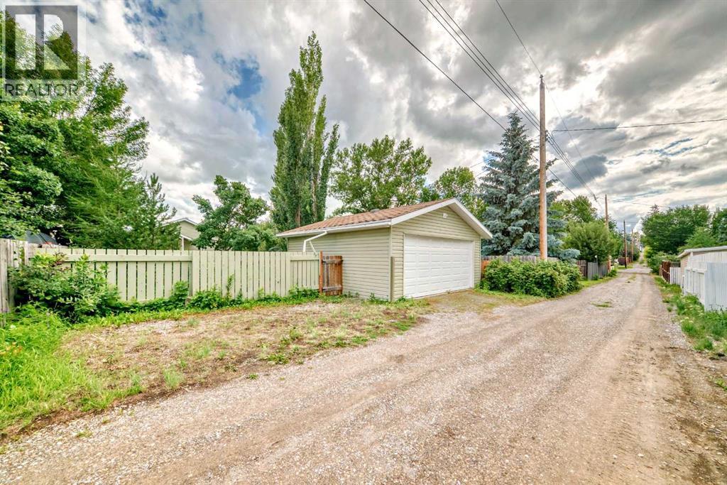 Photo 50 of 416 7 Avenue Se, High River AB