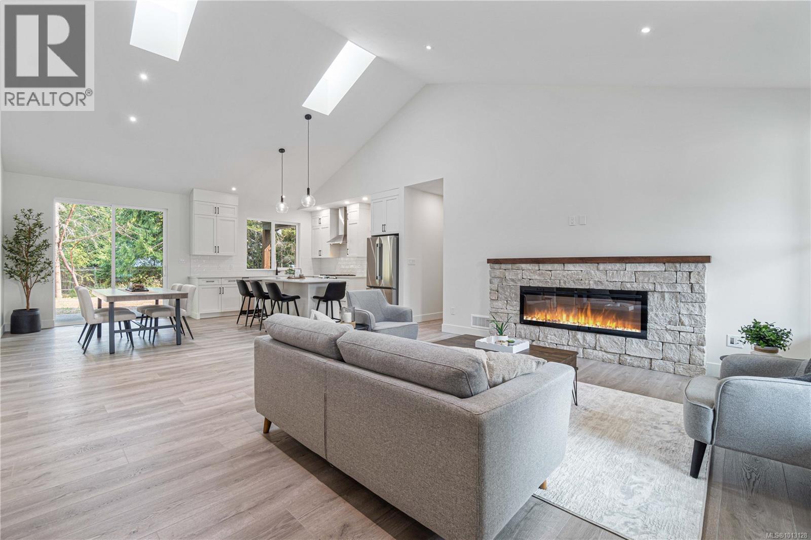 1940 Woobank Rd, Nanaimo