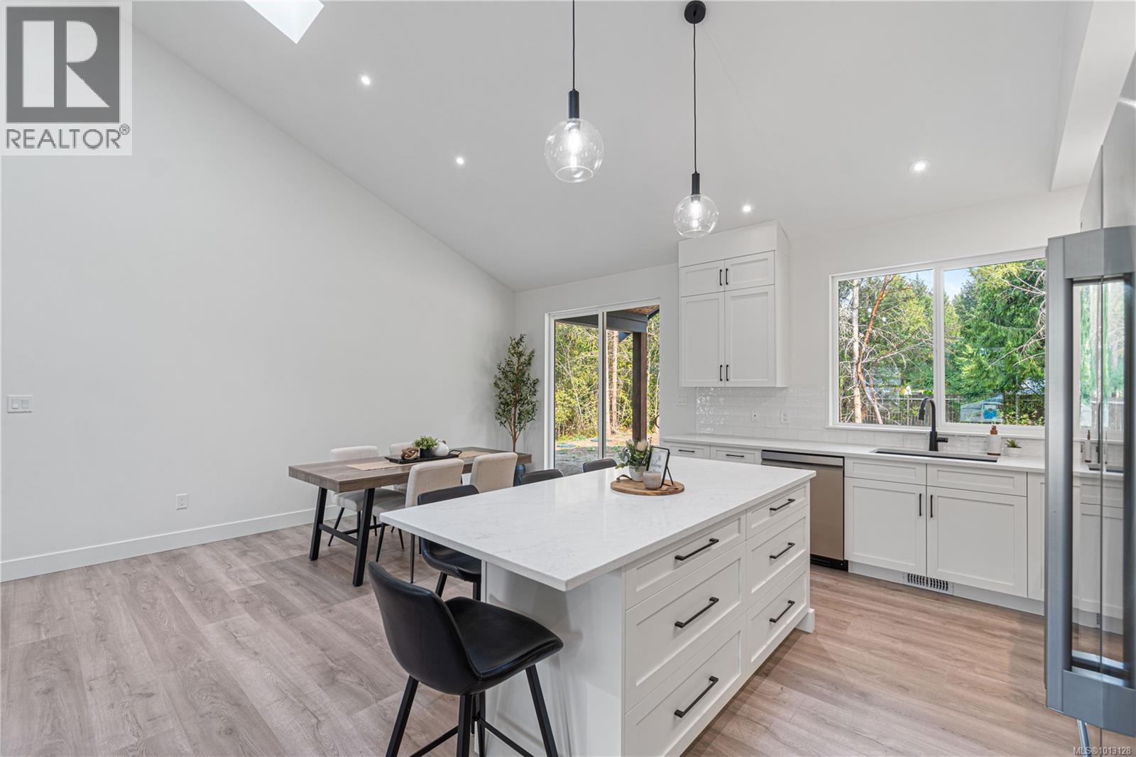 1940 Woobank Rd, Nanaimo