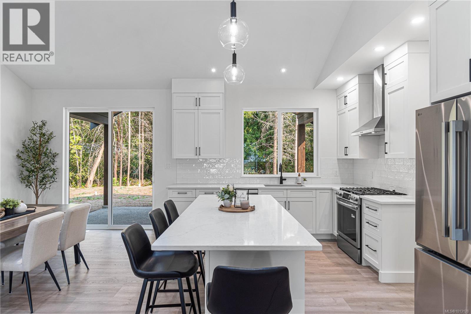 1940 Woobank Rd, Nanaimo