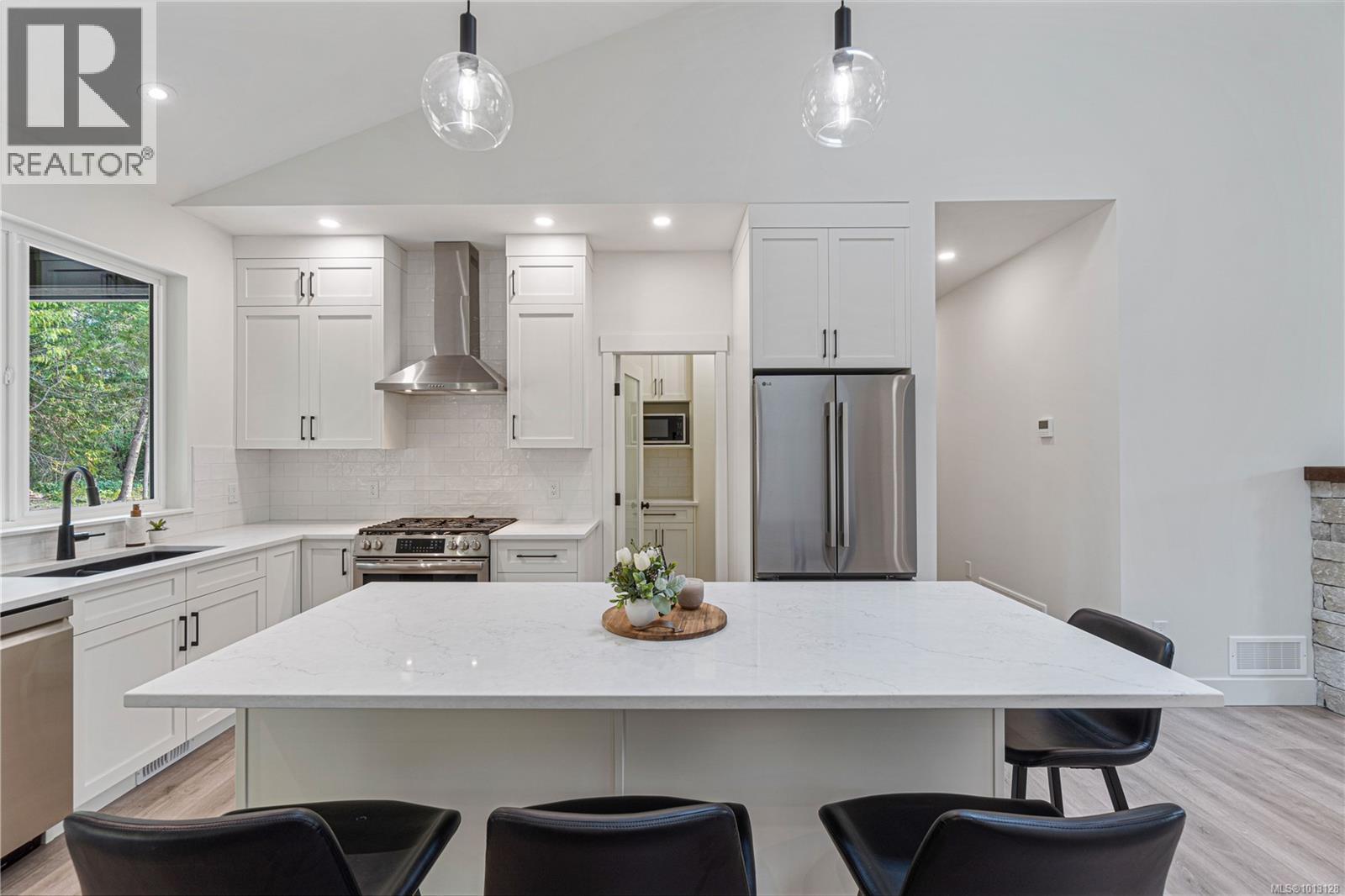 1940 Woobank Rd, Nanaimo